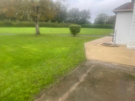 Detached House with a large garden and barn