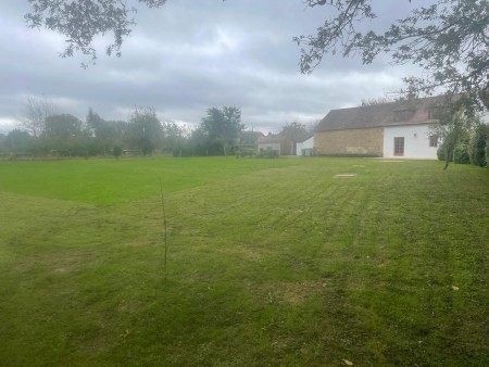 Detached House with a large garden and barn