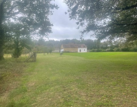 Detached House with a large garden and barn