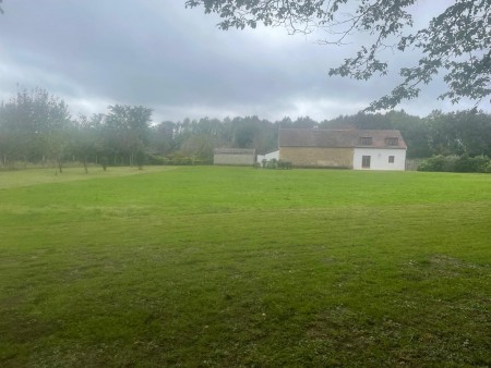 Detached House with a large garden and barn