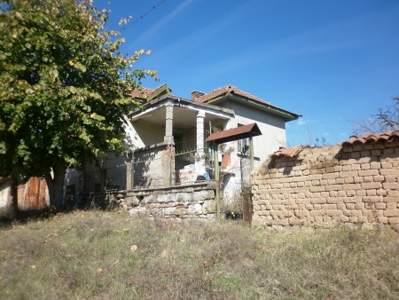 Old country house with garden, nice views and quiet location just 100 meters away from river