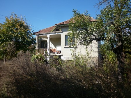 Old country house with garden, nice views and quiet location just 100 meters away from river