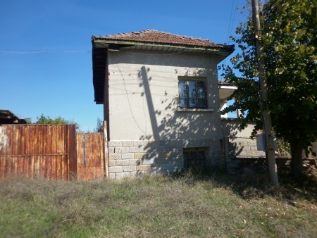 Old country house with garden, nice views and quiet location just 100 meters away from river