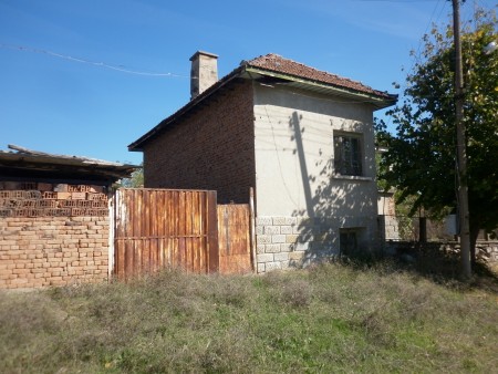 Old country house with garden, nice views and quiet location just 100 meters away from river