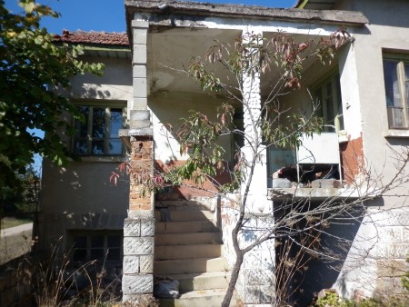 Old country house with garden, nice views and quiet location just 100 meters away from river