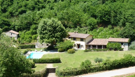 Enchanting Tuscan country home with swimming-pool,beautiful gardens and 10 ha of woodland