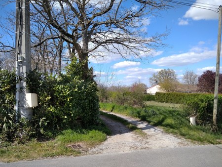PLOT 1 915m² Magnac Laval, FRANCE