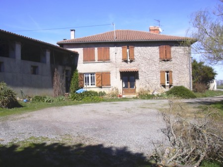 EXCEPTIONAL FARMSTEAD WITHIN 50 HA OF LAND IN MIDI PYRENEES