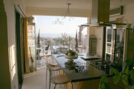 CUSTOM BUILT DETACHED VILLA -  4 BEDROOMS