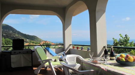 1st Floor, 2 Bed Apartment with Pool and Spectacular Mountain, Coastline and Sea Views