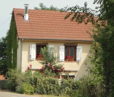 Completely restored former farm in the beuatiful and peacefull coutryside of the Allier near Vichy