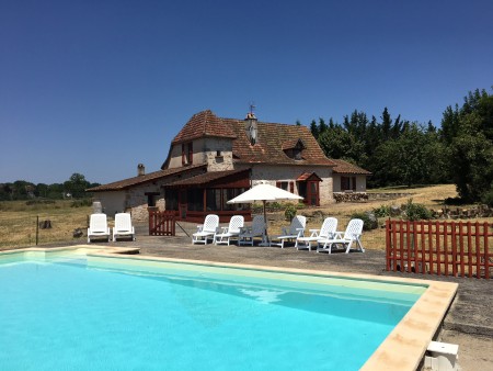 Character farmhouse and converted barn close to the Lot Valley