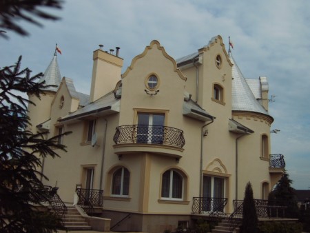 Impressive Polish Castle for Sale in POLAND with 14 rooms.