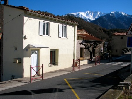 Lovely small house  for sale in the heart of the Pyrenees.