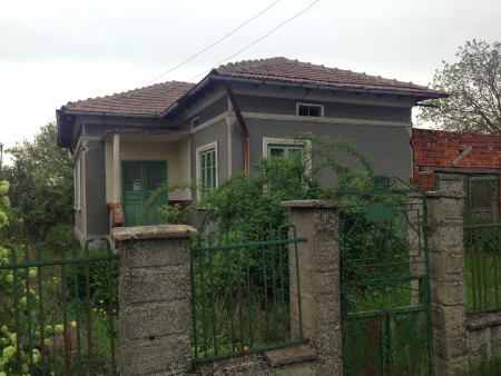 Cheap property house with 1420 sq.m. land Dobrich area Bulgaria