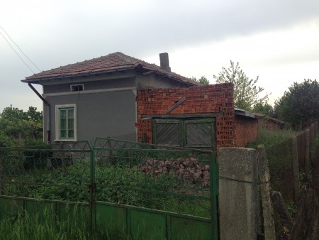 Cheap property house with 1420 sq.m. land Dobrich area Bulgaria