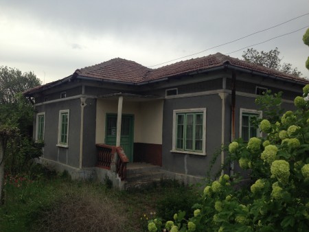 Cheap property house with 1420 sq.m. land Dobrich area Bulgaria