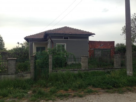 Cheap property house with 1420 sq.m. land Dobrich area Bulgaria
