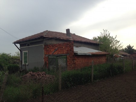 Cheap property house with 1420 sq.m. land Dobrich area Bulgaria