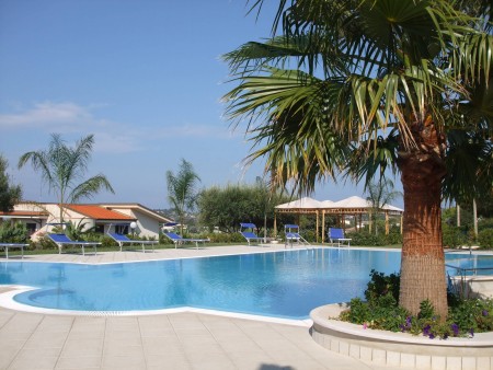 1st Floor, 2 Bed Apartment with Pool and Spectacular Mountain, Coastline and Sea Views