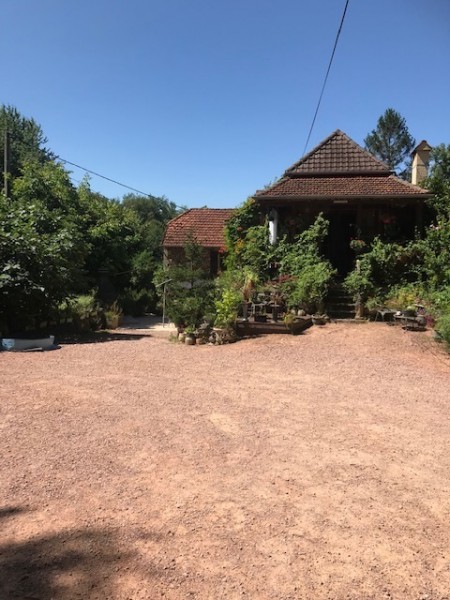 Renovated Farmhouse with Equestrian Facilities & Airbnb / Chambres D'hotes Potential. Private Countr