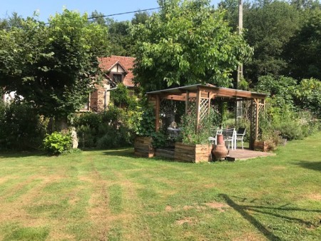 Renovated Farmhouse with Equestrian Facilities & Airbnb / Chambres D'hotes Potential. Private Countr