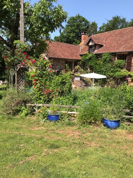 Renovated Farmhouse with Equestrian Facilities & Airbnb / Chambres D'hotes Potential. Private Countr