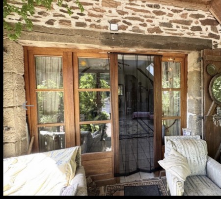 Renovated Farmhouse with Equestrian Facilities & Airbnb / Chambres D'hotes Potential. Private Countr