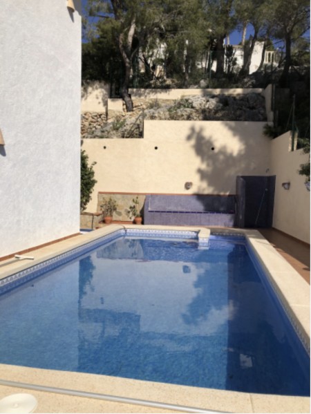 High End Detached Villa with Swimming Pool