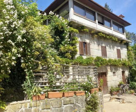 Farmhouse with Panoramic Views