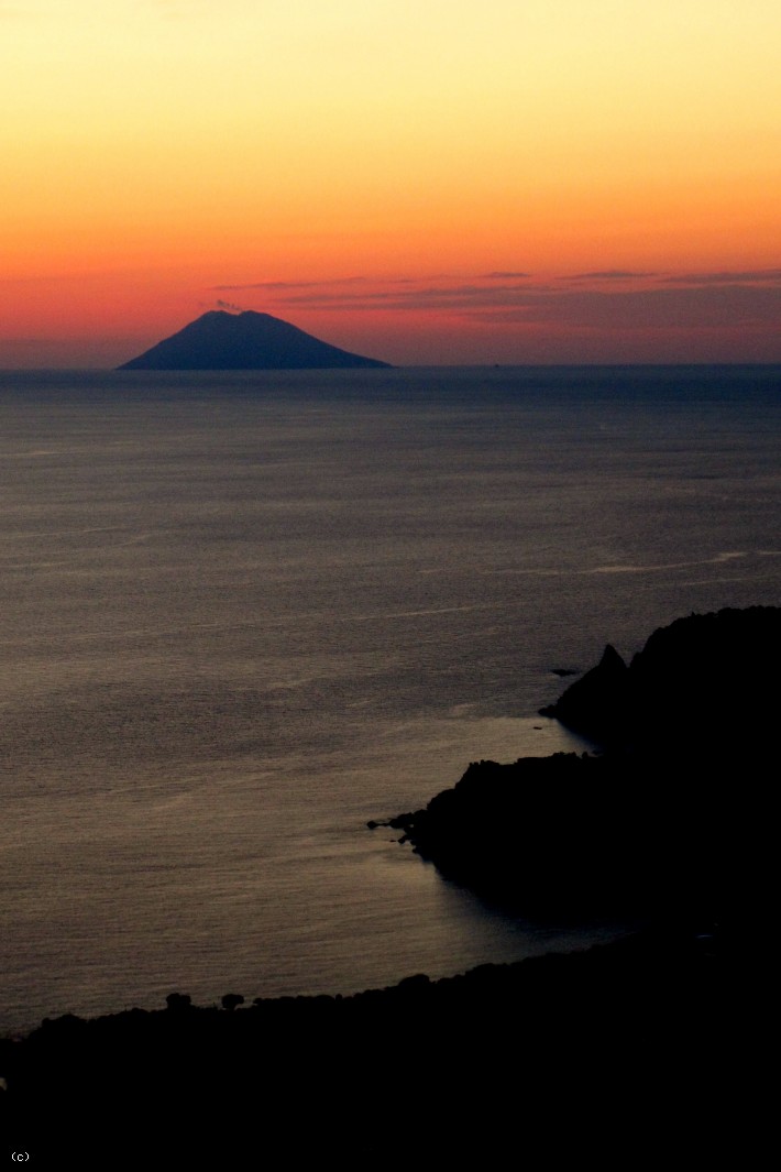 1st Floor, 2 Bed Apartment with Pool and Spectacular Mountain, Coastline and Sea Views