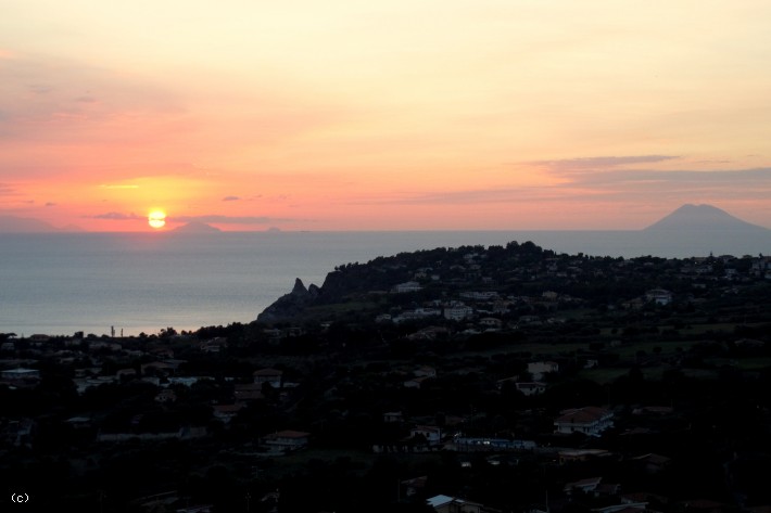 1st Floor, 2 Bed Apartment with Pool and Spectacular Mountain, Coastline and Sea Views