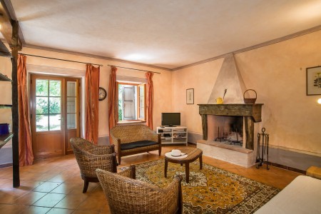 Enchanting Tuscan country home with swimming-pool,beautiful gardens and 10 ha of woodland