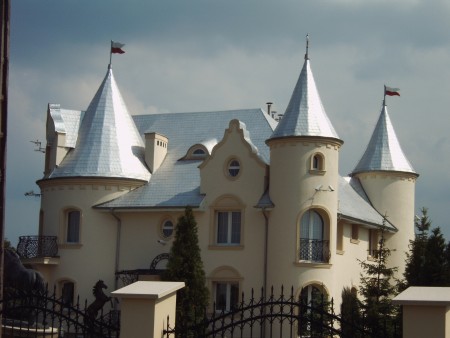 Impressive Polish Castle for Sale in POLAND with 14 rooms.