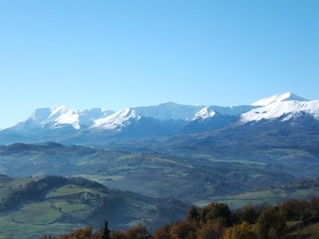 Renovated honey-coloured stone house in Le Marche, with stunning views of the Monti Sibillini