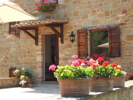 Renovated honey-coloured stone house in Le Marche, with stunning views of the Monti Sibillini