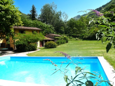 Enchanting Tuscan country home with swimming-pool,beautiful gardens and 10 ha of woodland