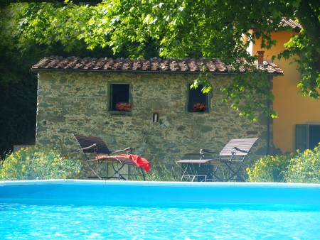 Enchanting Tuscan country home with swimming-pool,beautiful gardens and 10 ha of woodland